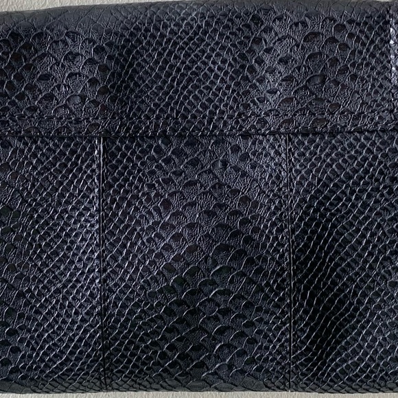 Caché Faux Leather Reptile Textured Large Clutch - Picture 2 of 9